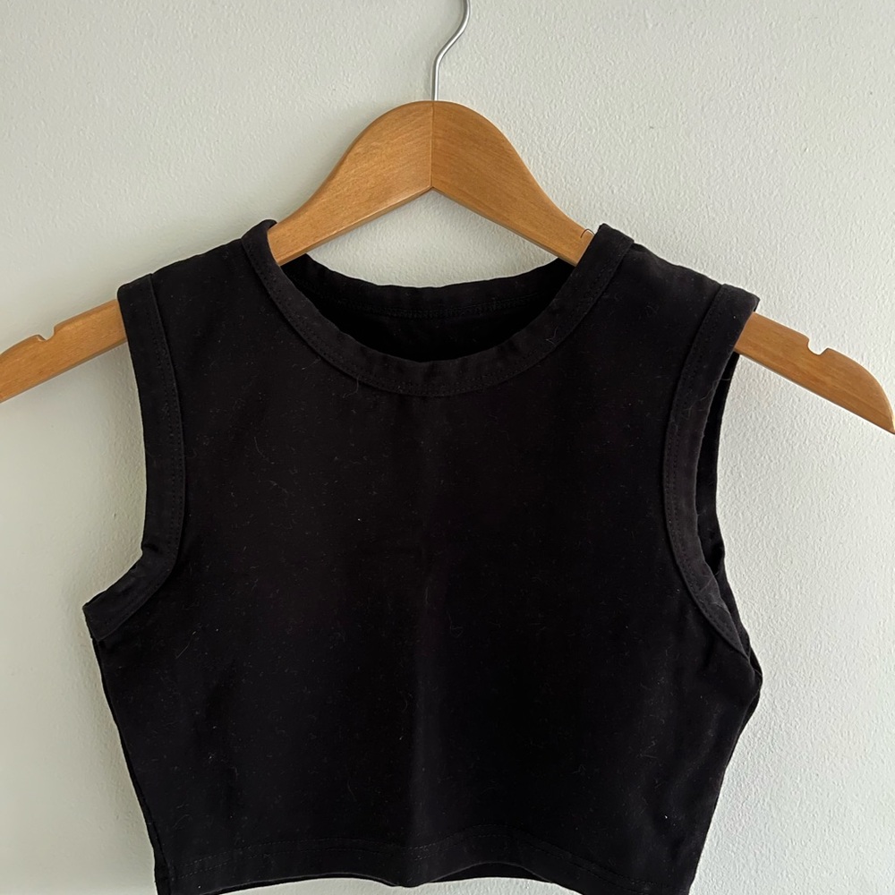 Black Sleeveless Crop Top